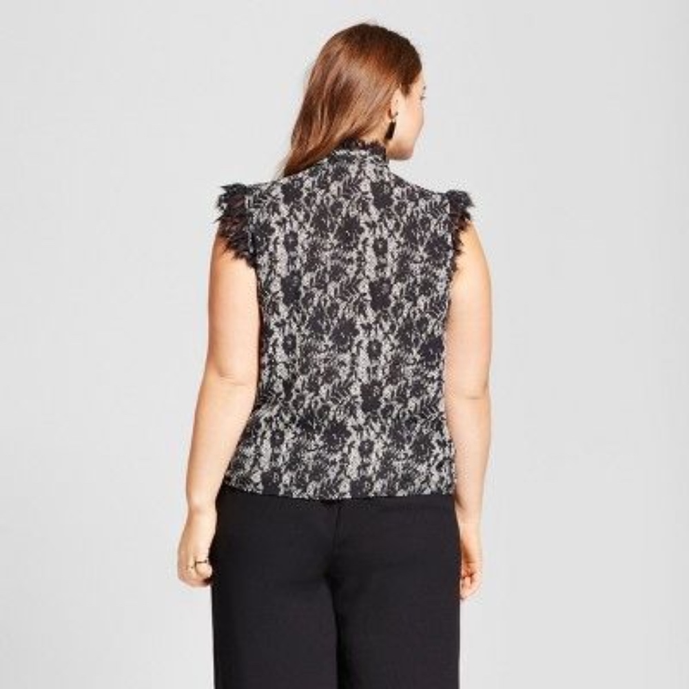 NWT Who What Wear Short Sleeve Cascade Lace Top - Picture 2 of 5